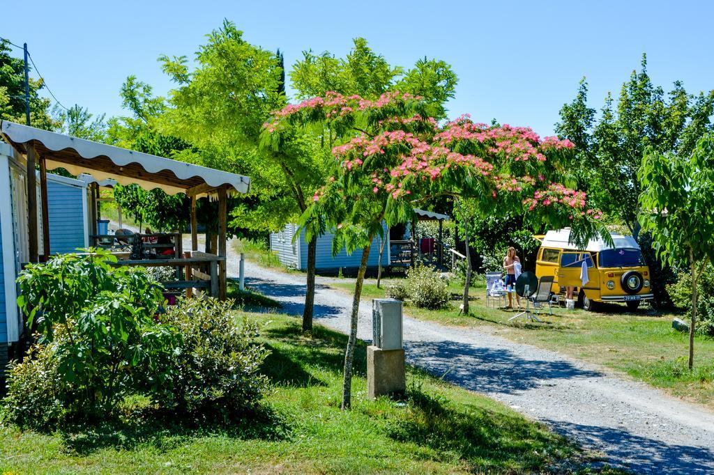 Domaine De Chadeyron Hotell Lagorce  Exteriör bild